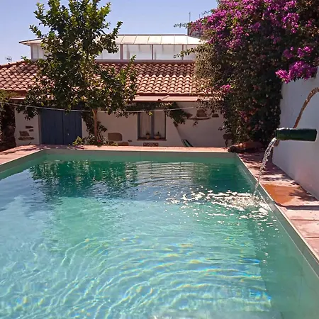 Awesome In With Private Swimming Pool, Be Inside Or Outside *